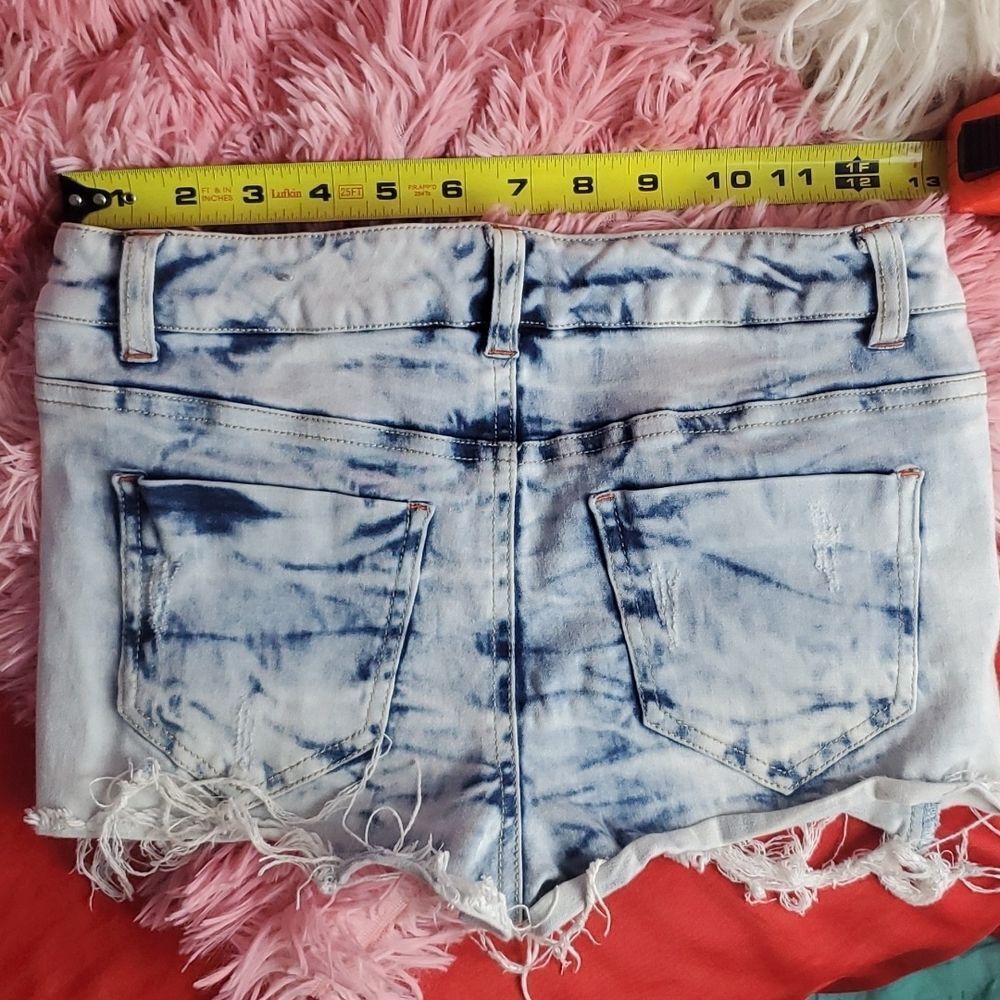 Acid Washed Distressed Shorts - Picture 4 of 6